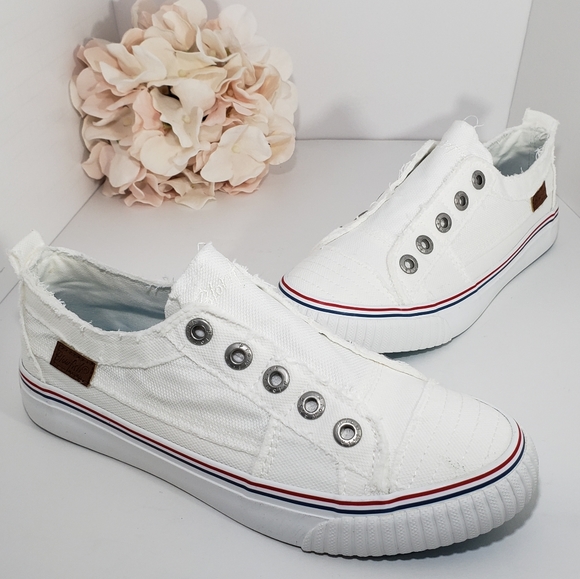 Blowfish Shoes - NIB Blowfish White SlideOn Comfort Sneakers